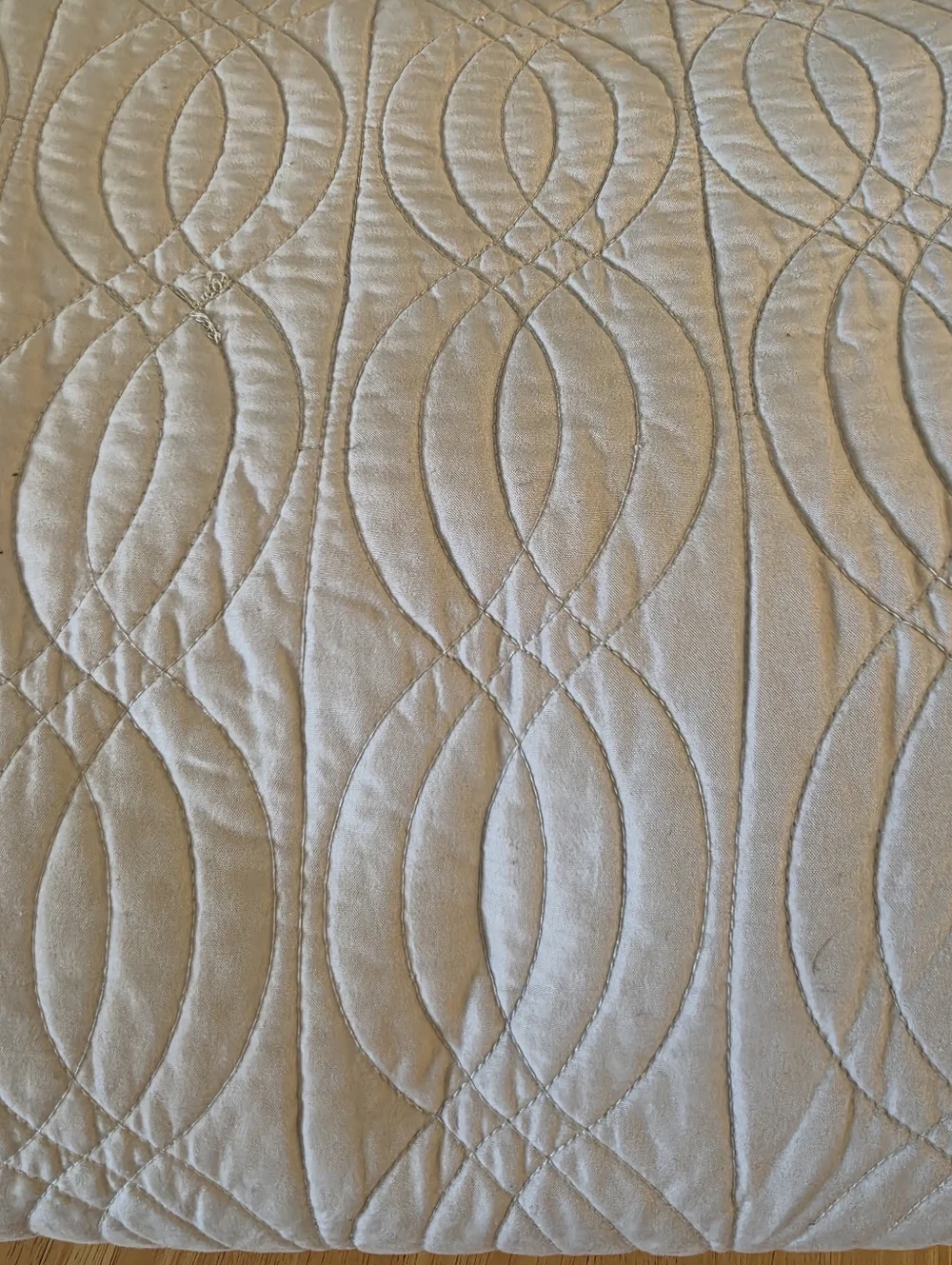 King size Swirl Design Matelasse coverlet Beige 102x87